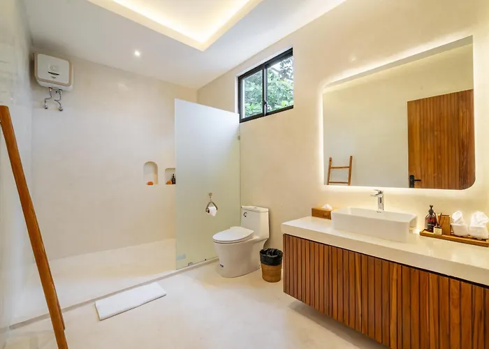 Villa Alisa - Pool Retreat With Rooftop Lounge Close To