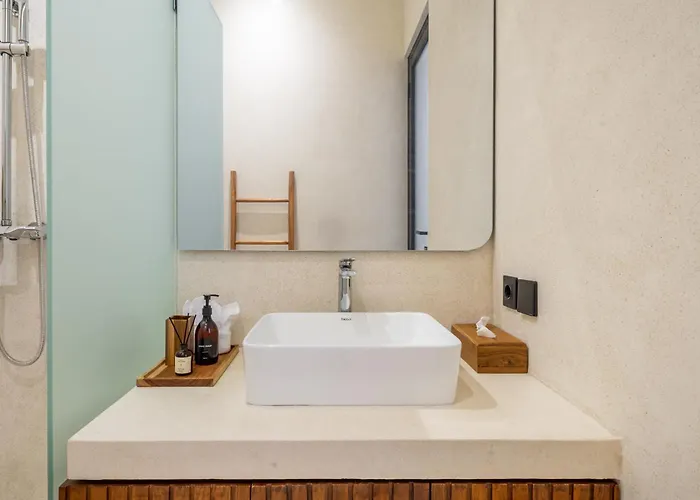 Alisa - Pool Retreat With Rooftop Lounge Close To Canggu (Bali)